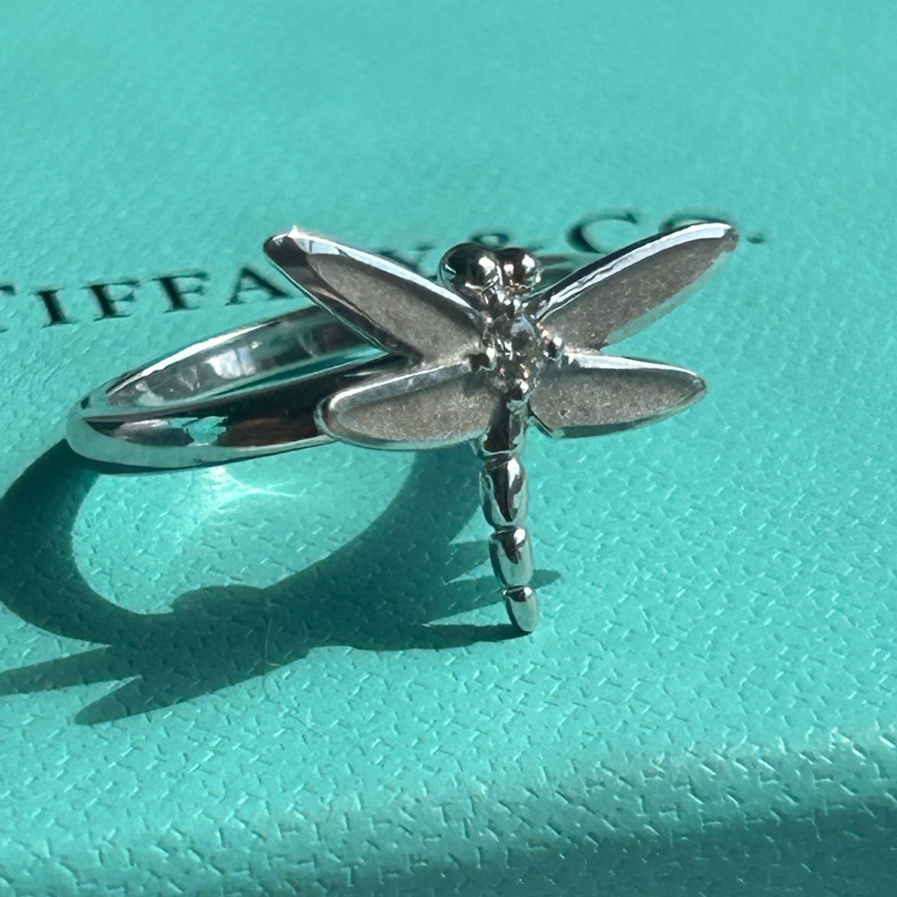Tiffany & Co. 750 & Diamond Dragonfly Ring - Picture 4 of 7